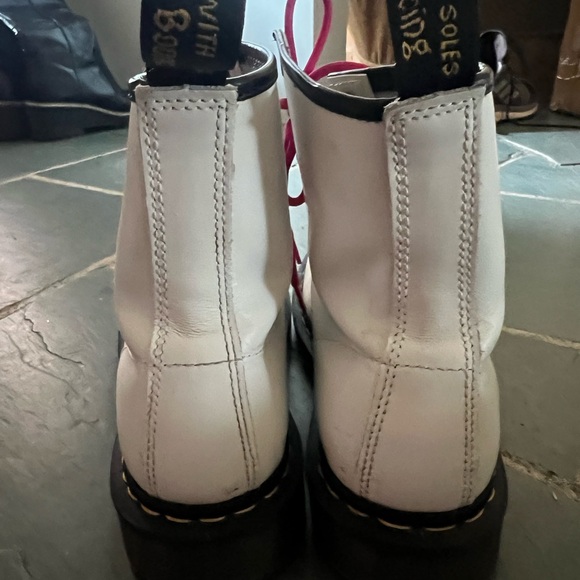 Adult size 9 Dr Martens - Picture 2 of 9